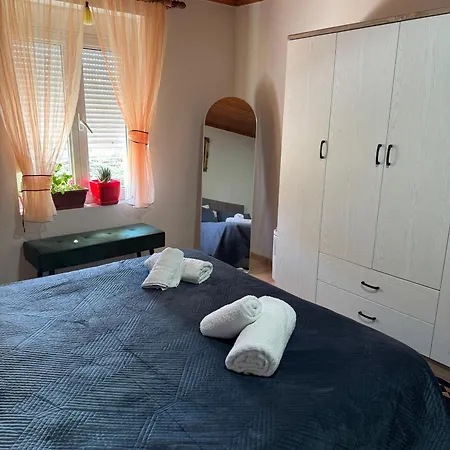 Flat In Apartamento Leskovik